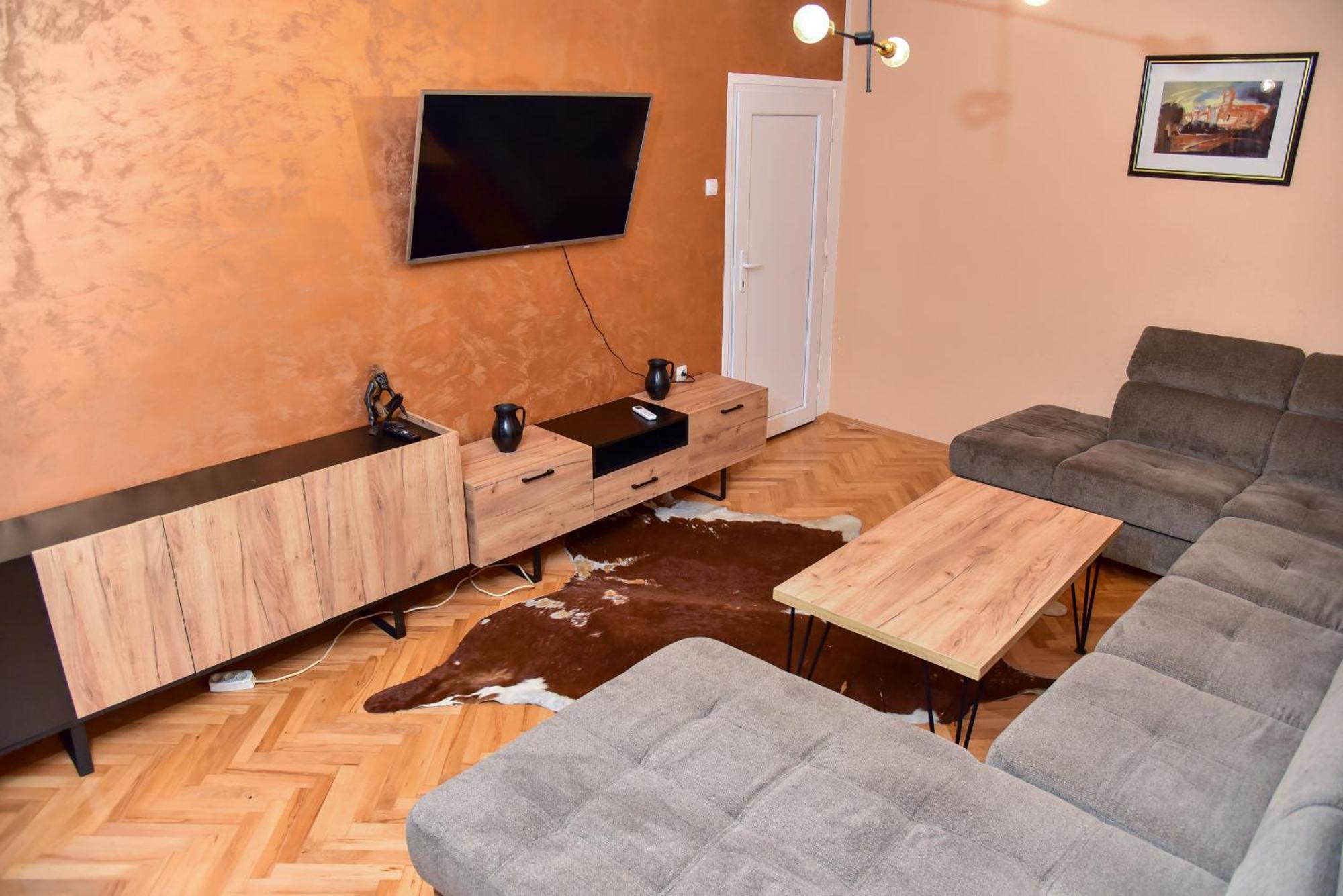 Goldi Apartman Баня Лука Екстериор снимка